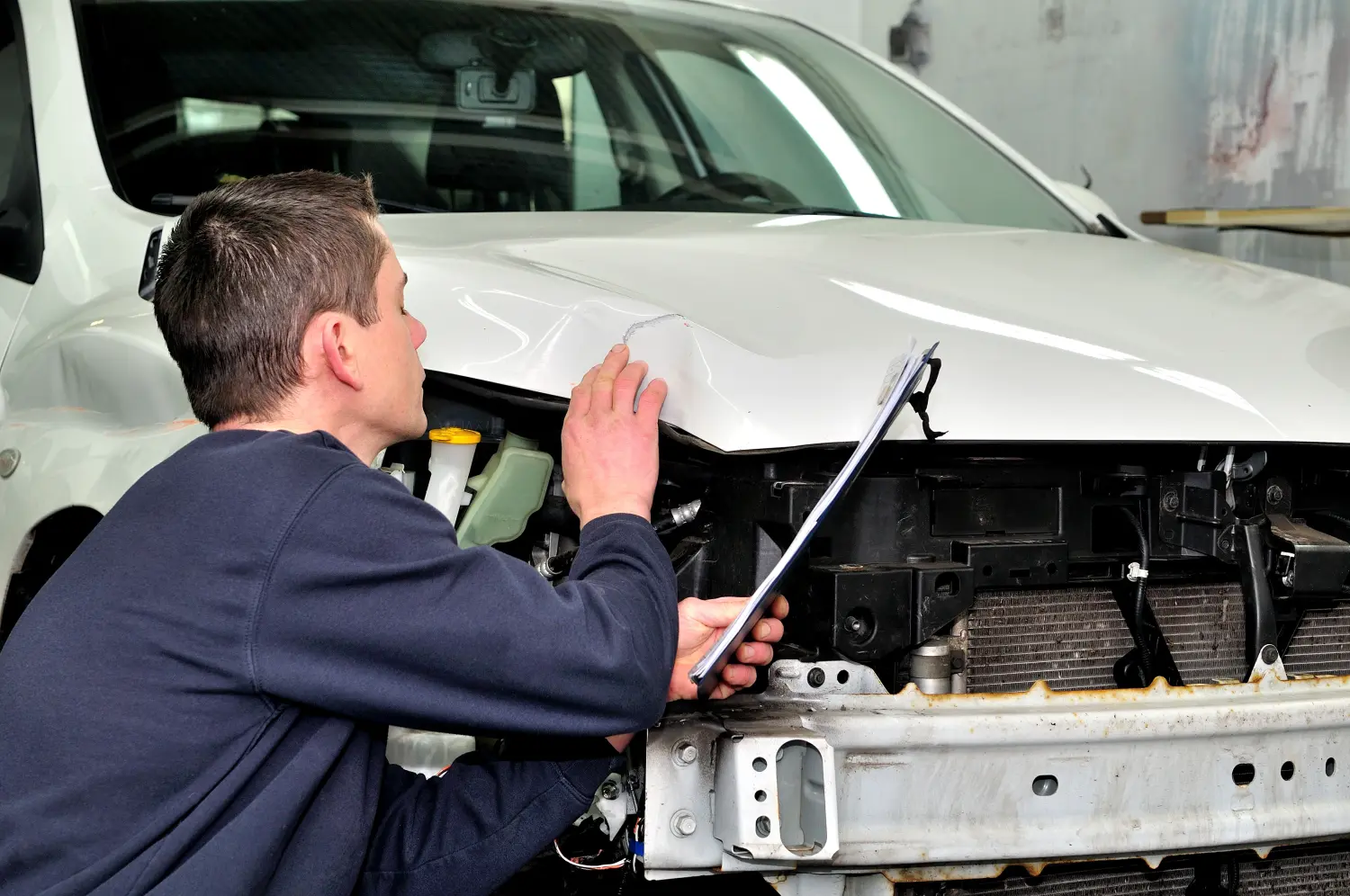 Versicherungsinspektor bei der Arbeit.